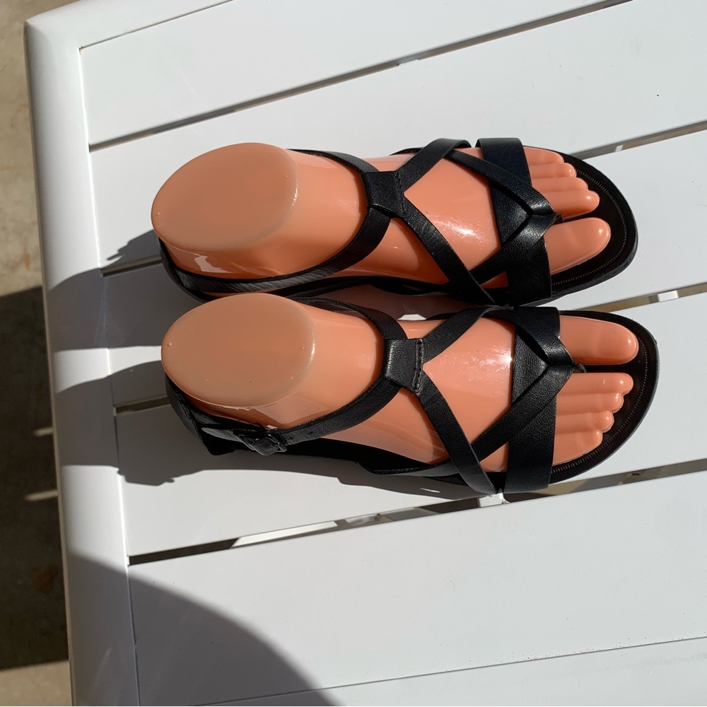 Vagabond black leather flat sandals size 5.5-6 ( European 36)